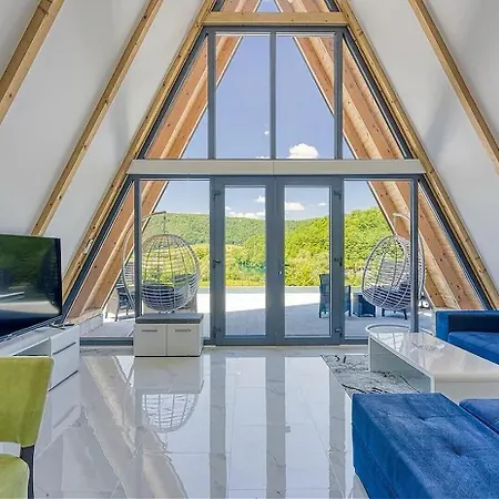 Una Resort *