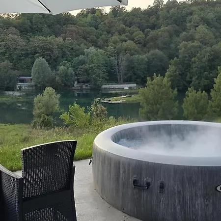 Una Resort בוסנסקה קרופה