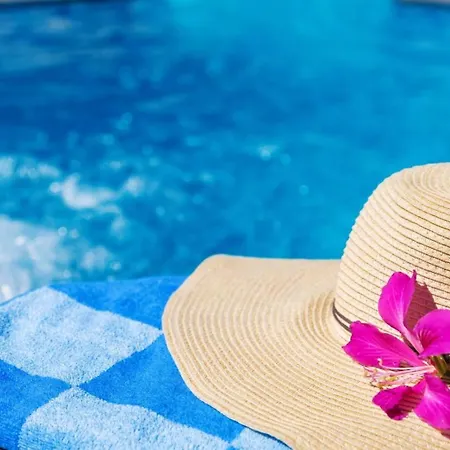 Villa Una Resort *